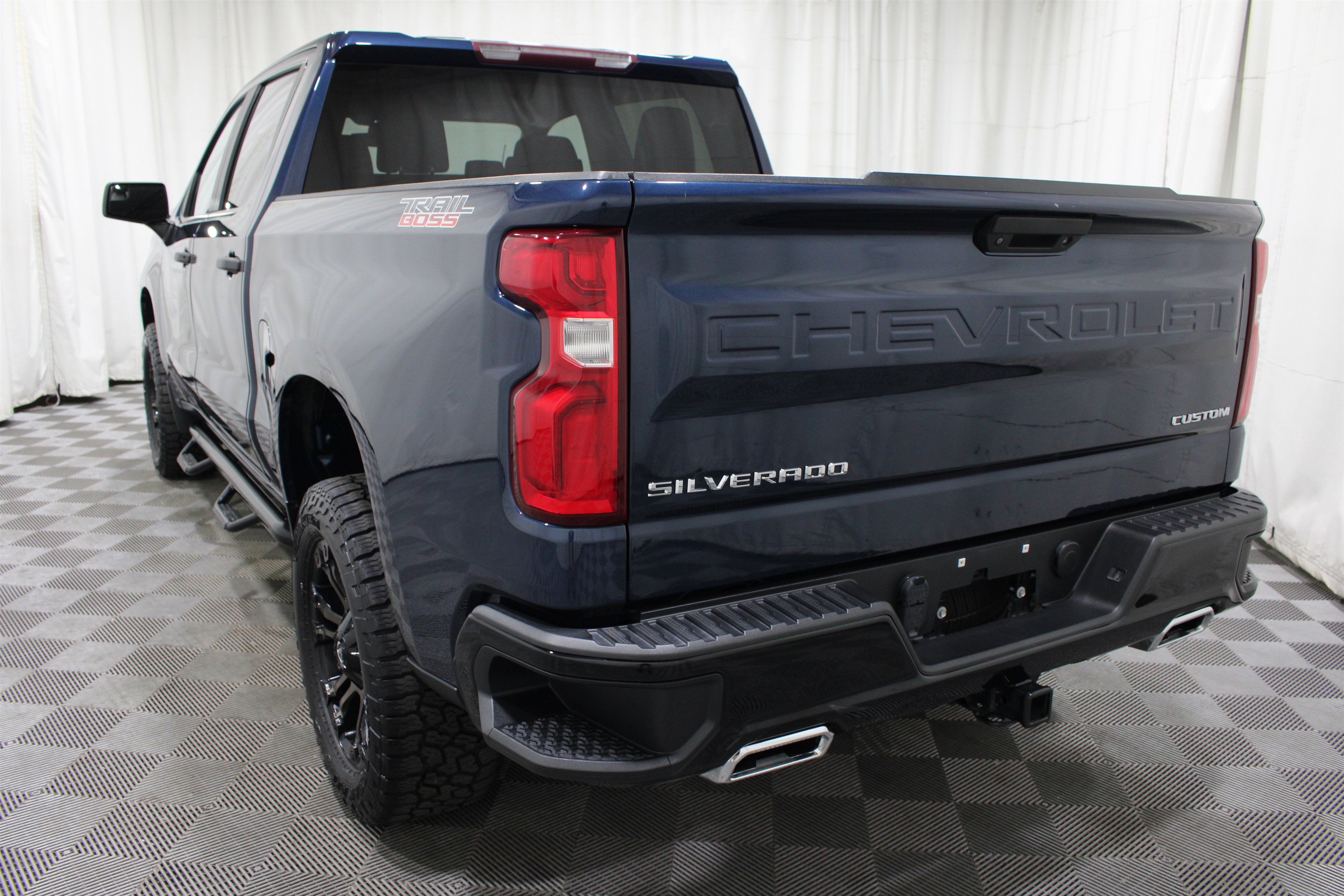 Used 2019 Chevrolet Silverado 1500 Custom Trail Boss AWD/4WD image 28