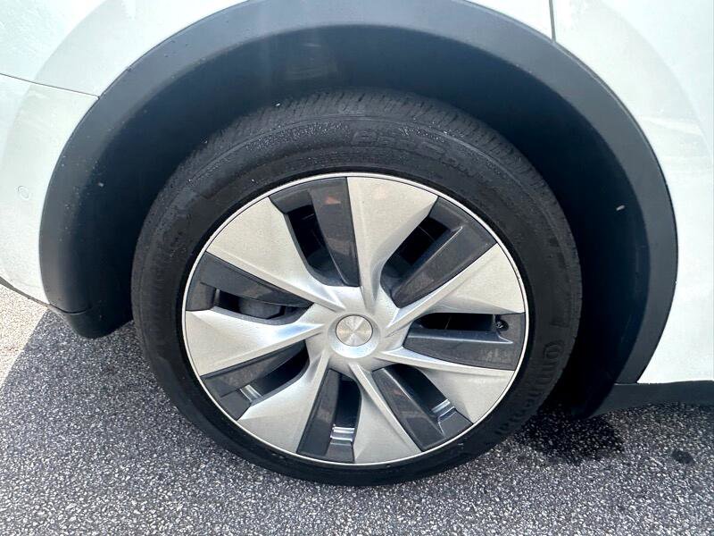 Used 2021 Tesla Model Y Long Range image 38
