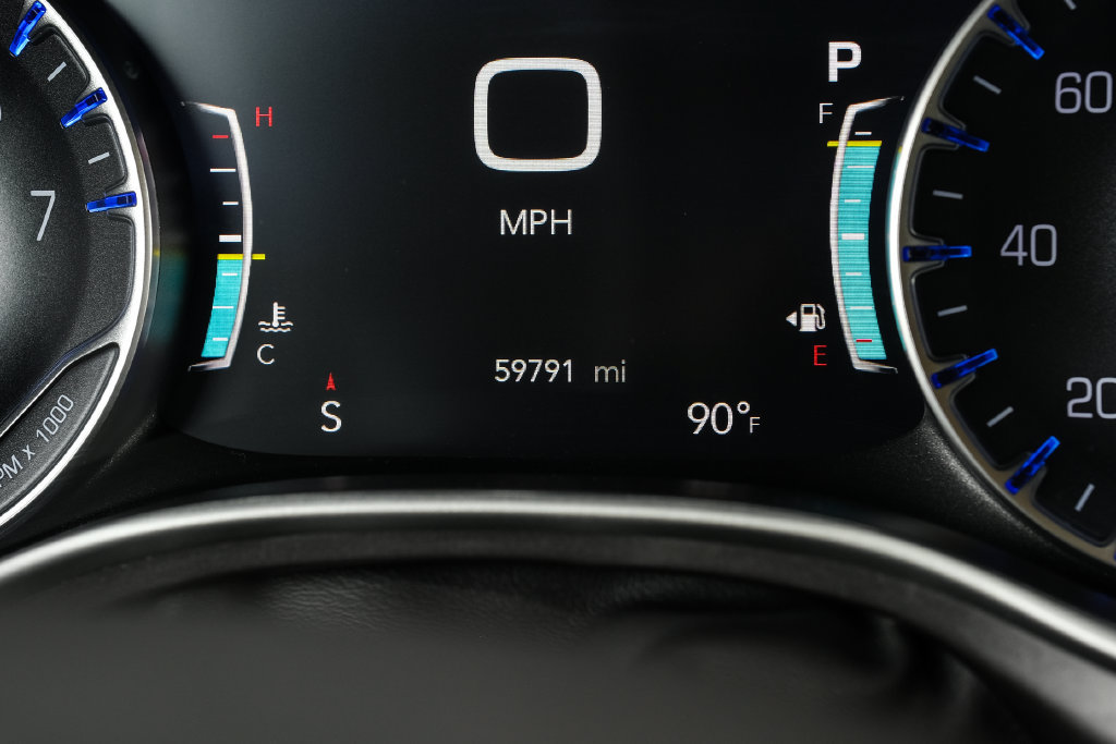 Used 2024 Chrysler Pacifica Touring-L FWD image 3