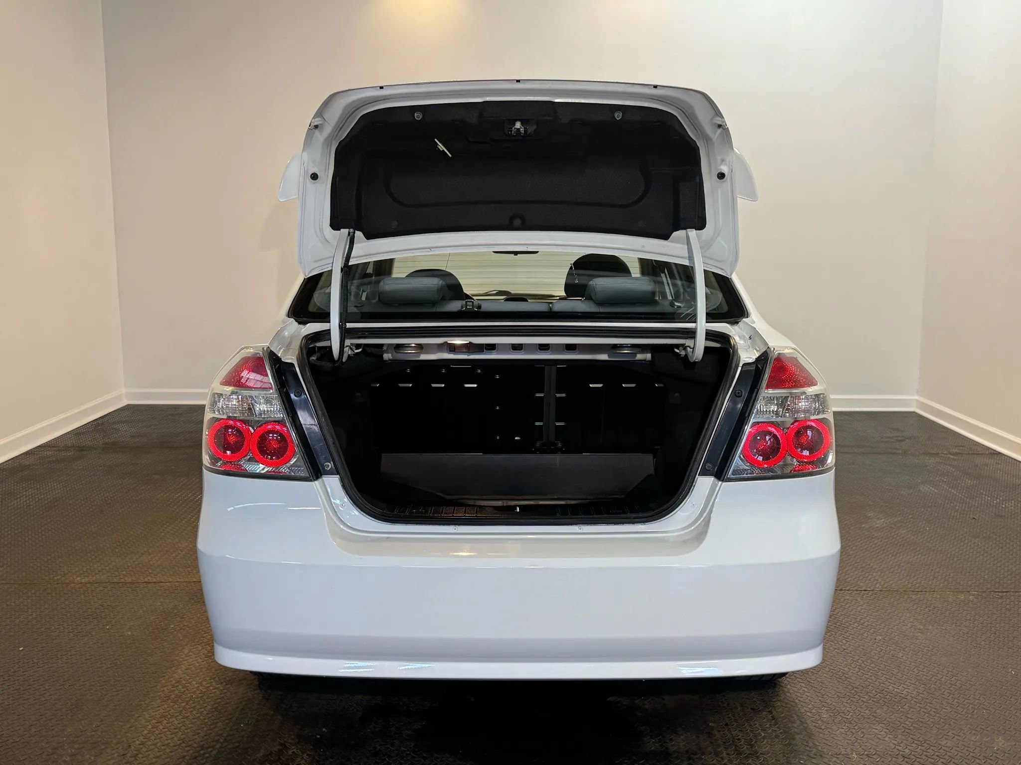 Used 2007 Chevrolet Aveo LT FWD image 25