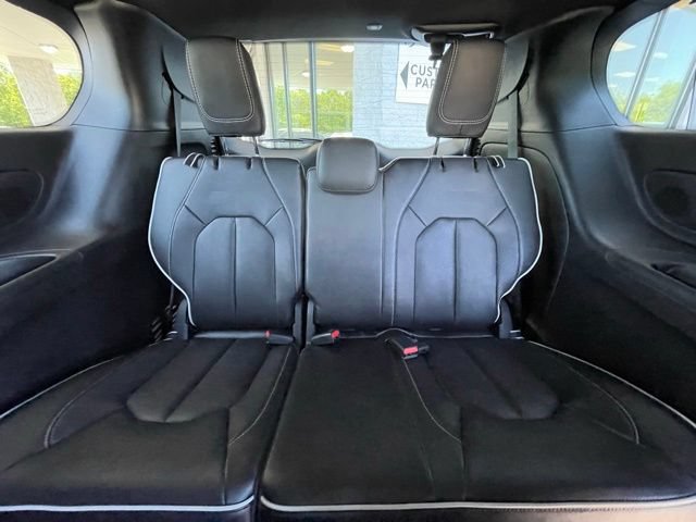 Used 2025 Chrysler Pacifica Limited AWD/4WD image 25