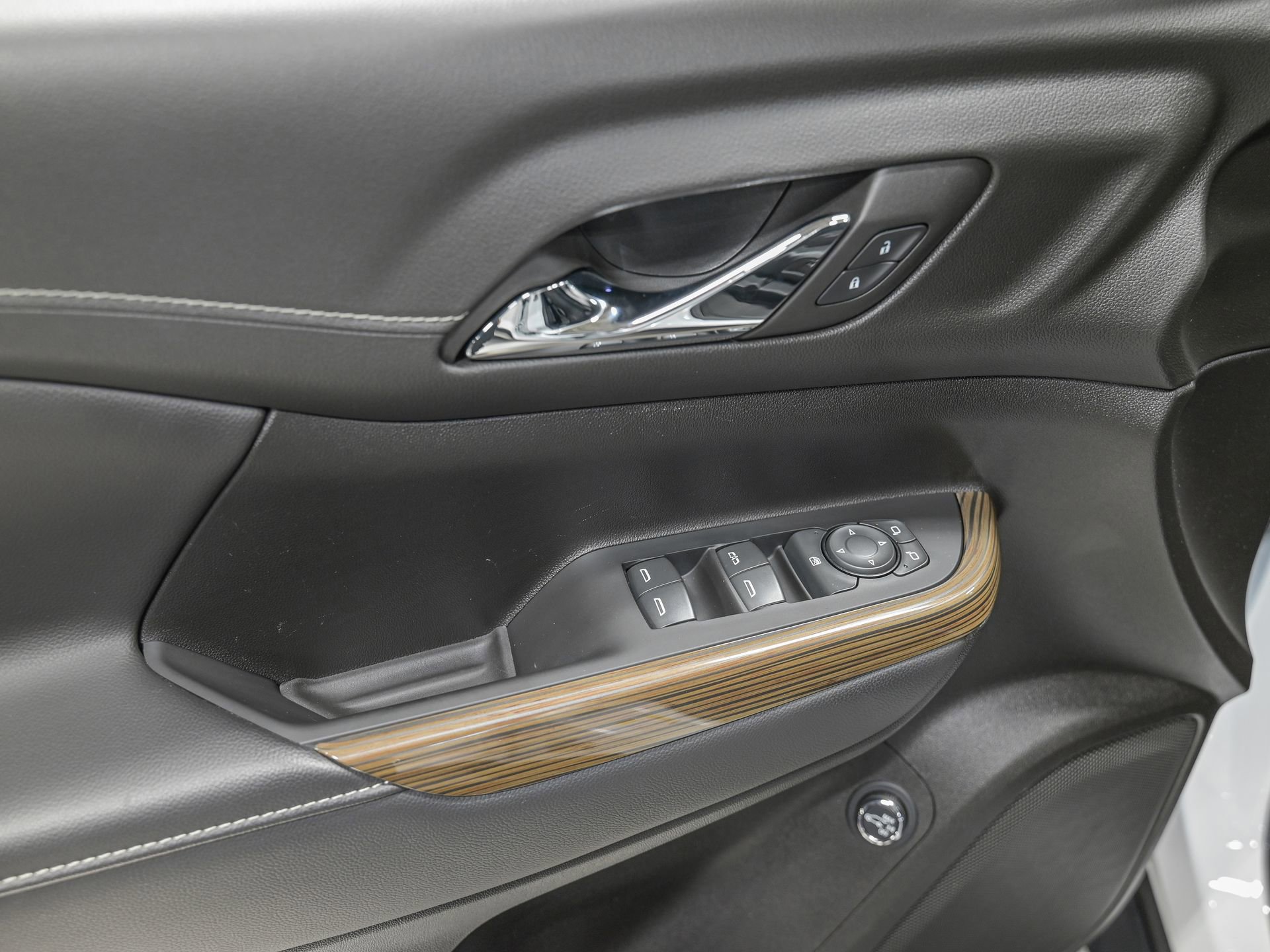 Used 2023 GMC Acadia SLE w/ Driver Convenience Package image 13