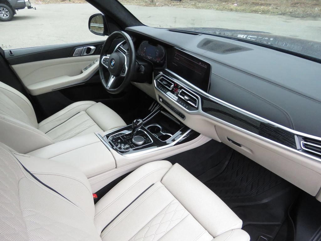 Used 2019 BMW X7 xDrive50i w/ M Sport Package AWD/4WD image 14