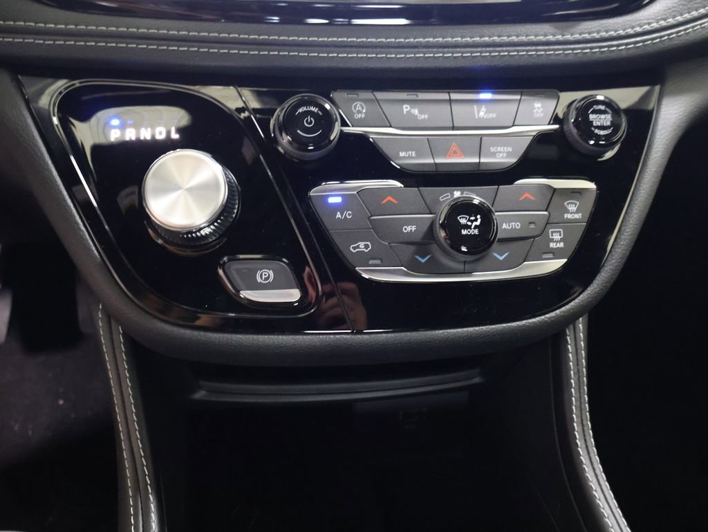 New 2027 Chrysler Pacifica Limited AWD/4WD image 20