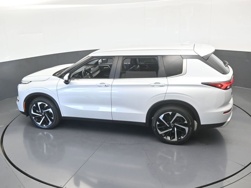 Used 2023 Mitsubishi Outlander SE image 57