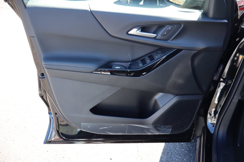 New 2027 Chevrolet Equinox LT FWD image 4