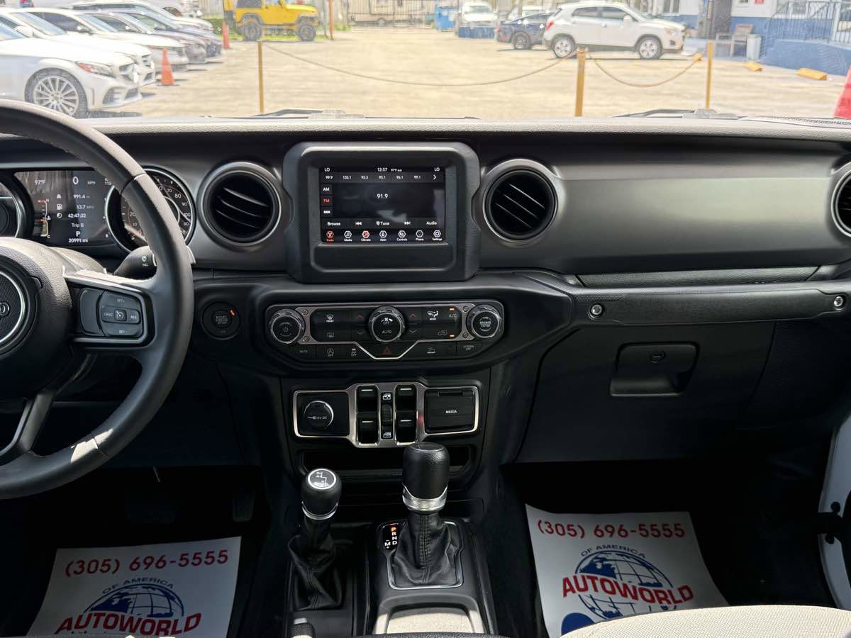 Used 2023 Jeep Gladiator Sport AWD/4WD image 17