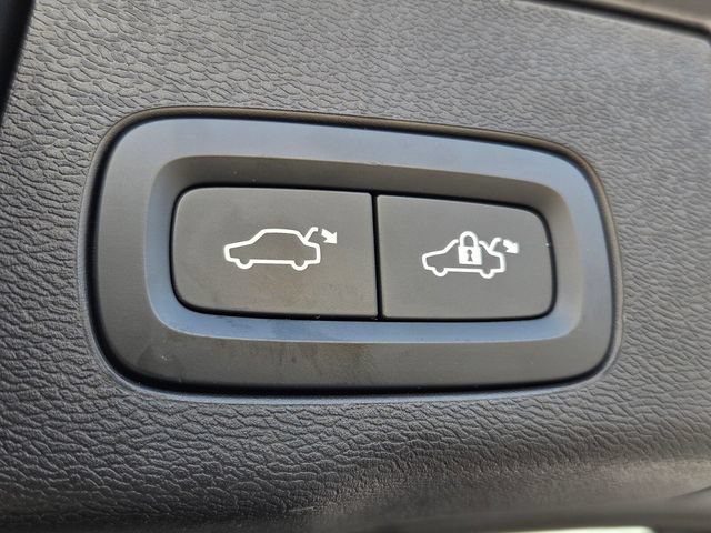 Certified 2024 Volvo XC60 T8 Core AWD/4WD image 17