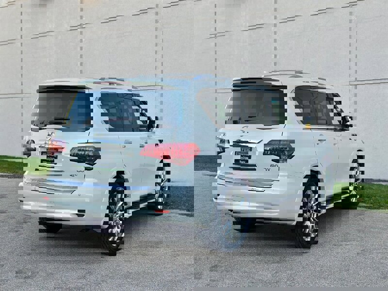 Used 2017 INFINITI QX80 4WD w/ Deluxe Technology Package image 11