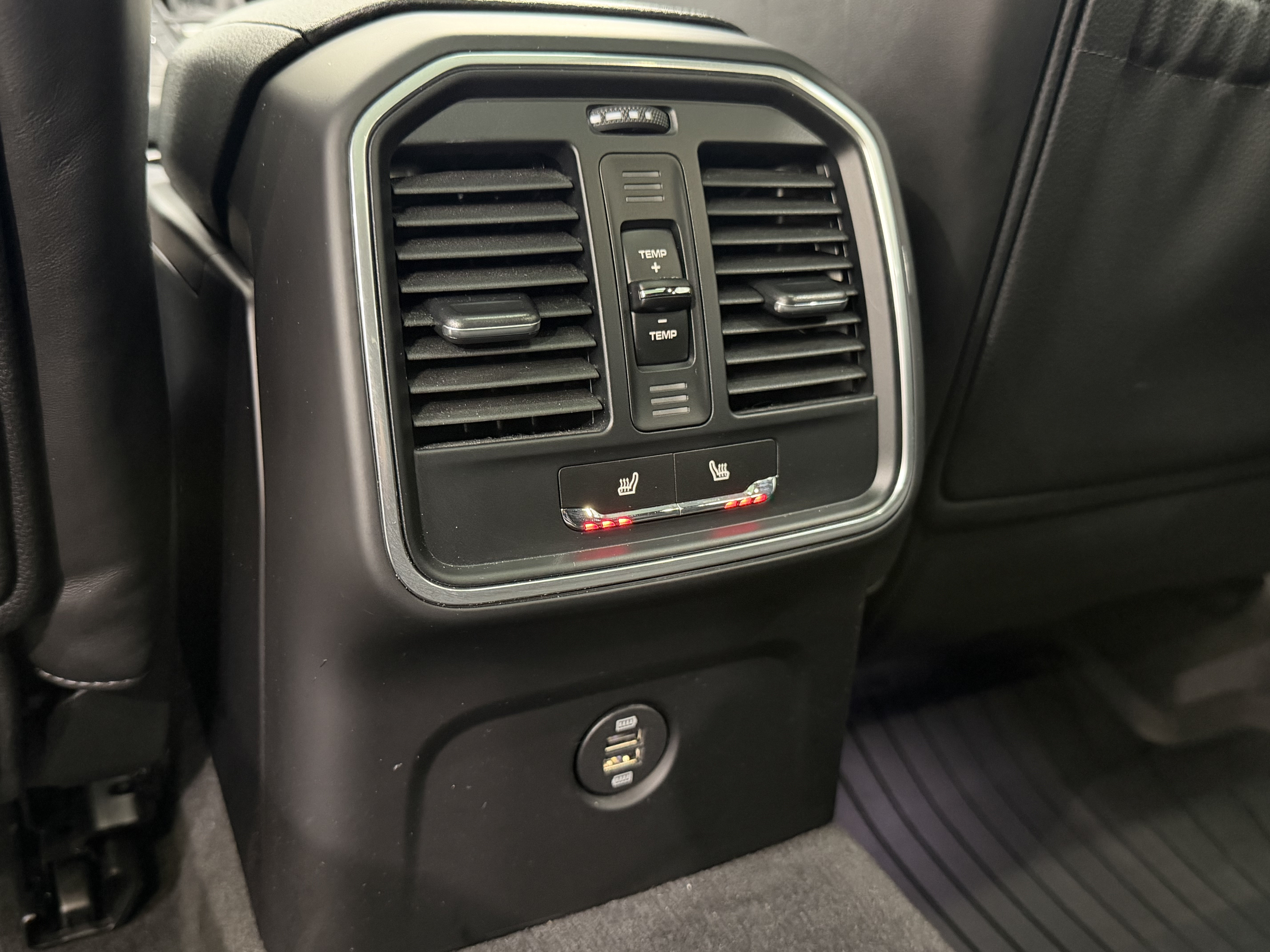 Certified 2018 Porsche Macan AWD/4WD image 21