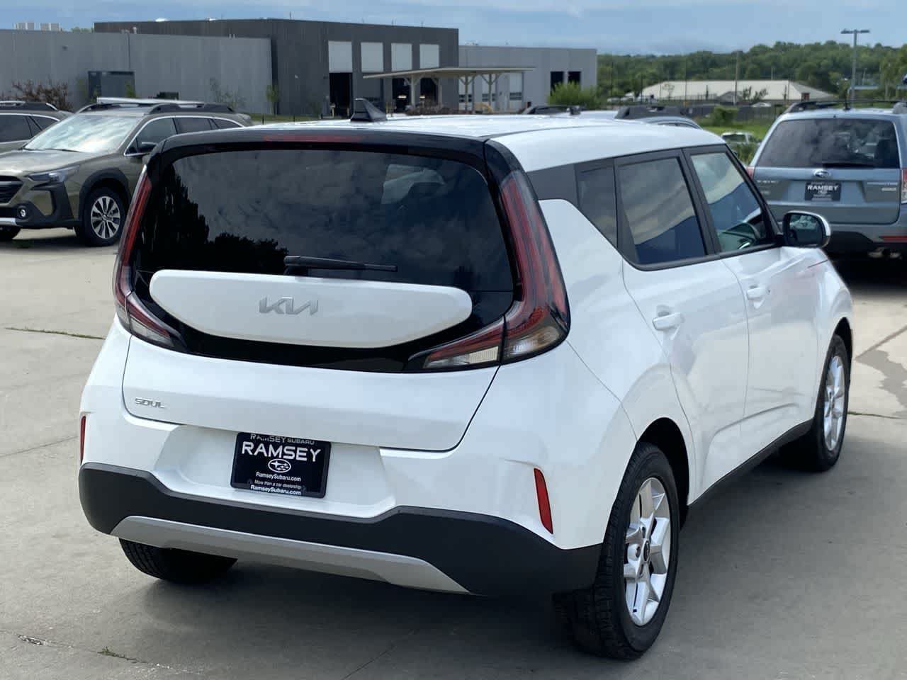 Used 2023 Kia Soul LX w/ LX Technology Package FWD image 6