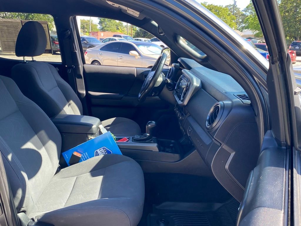 Used 2019 Toyota Tacoma TRD Sport AWD/4WD image 16