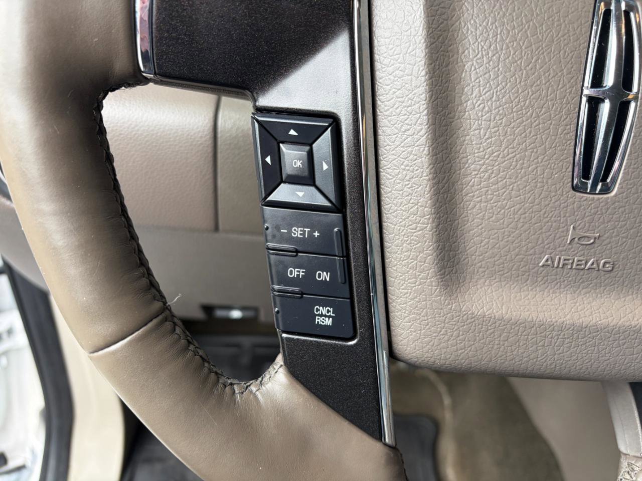 Used 2016 Lincoln Navigator L Select AWD/4WD image 17