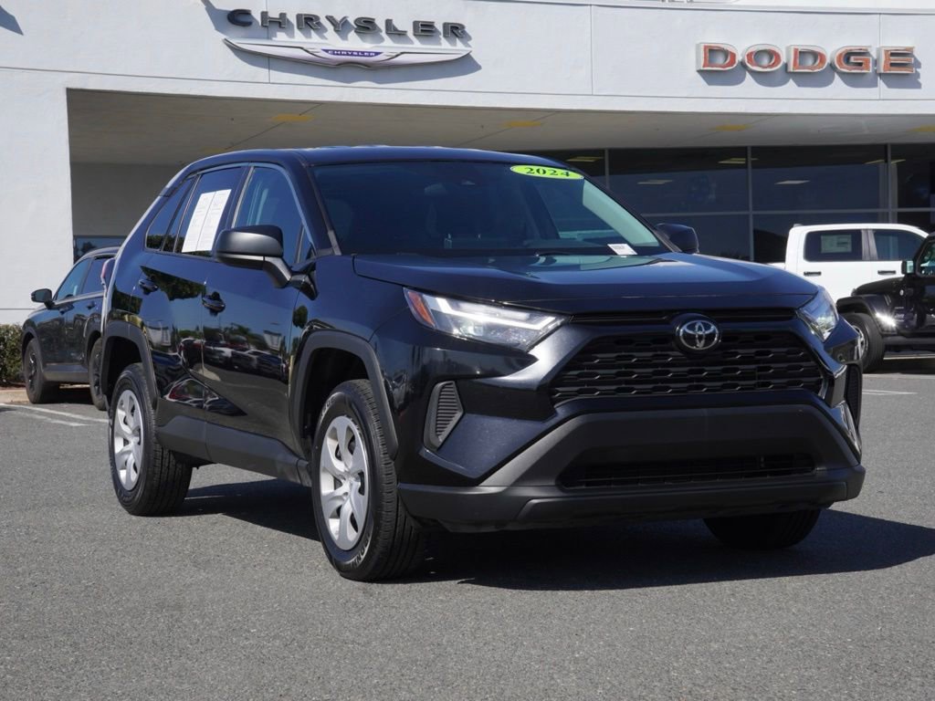Used 2024 Toyota RAV4 LE video 2