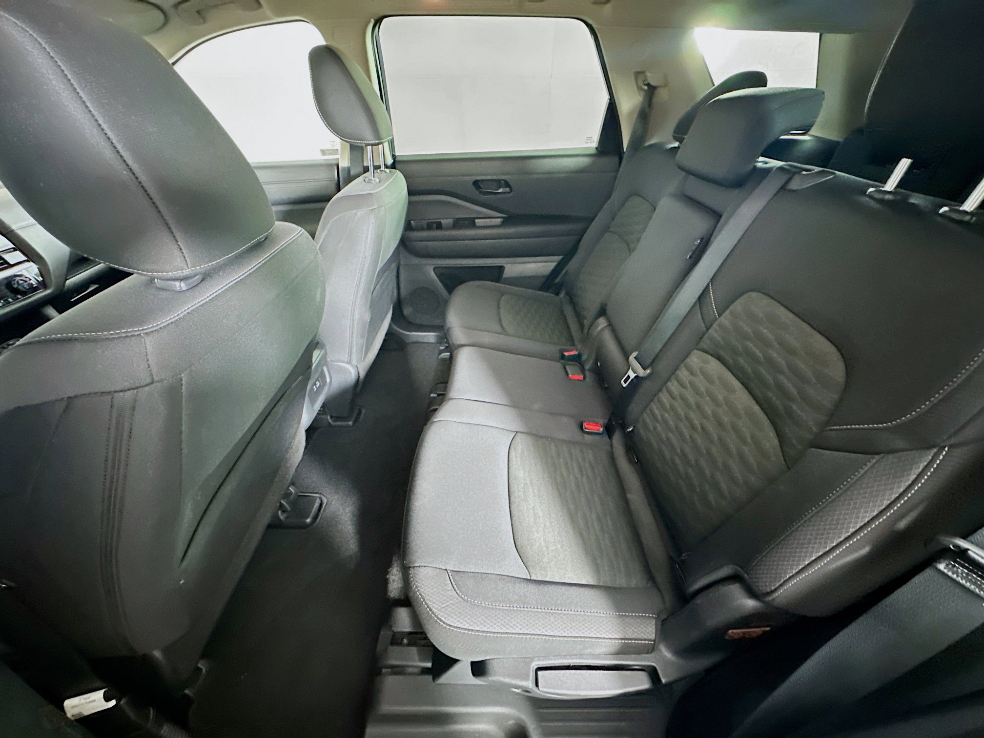 Used 2025 Nissan Pathfinder SV FWD image 27