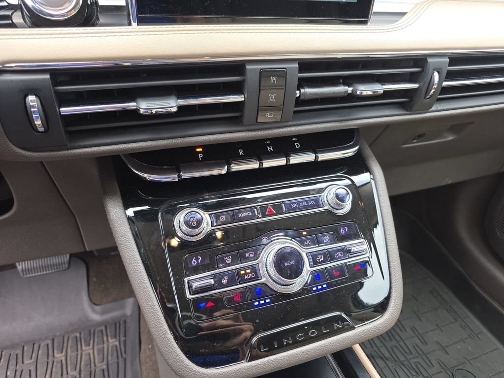 Used 2020 Lincoln Corsair FWD w/ Premium Package image 28