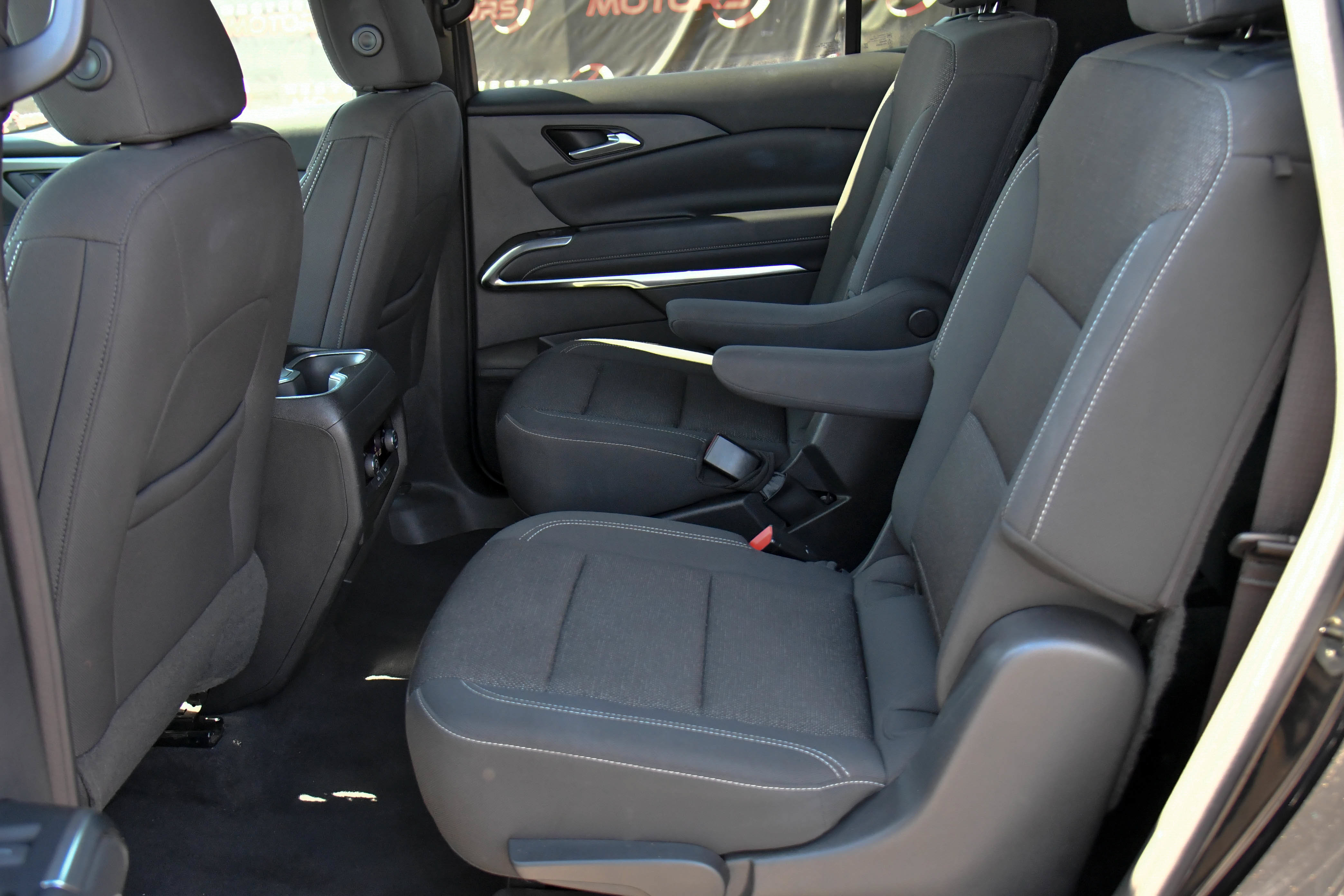 Used 2024 Chevrolet Traverse LT FWD image 44