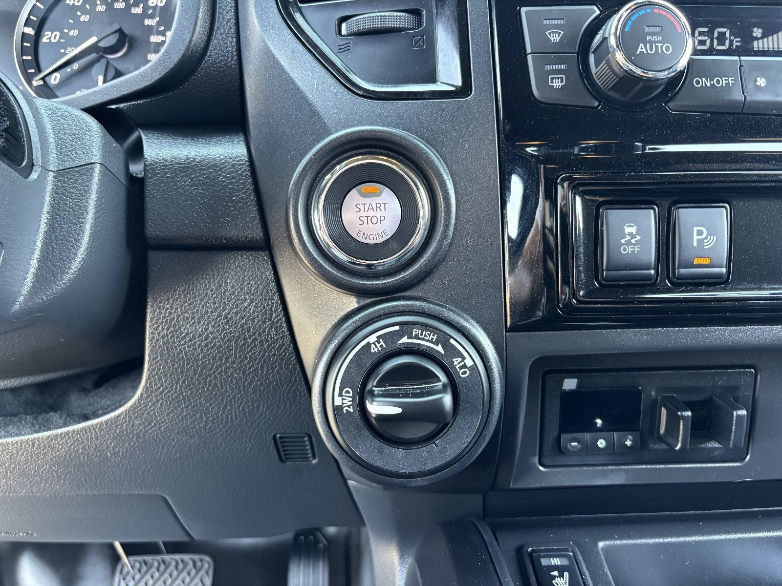 Certified 2024 Nissan Titan SV w/ SV Convenience Package AWD/4WD image 29