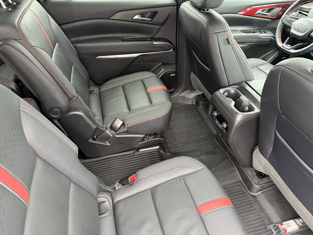Used 2025 Chevrolet Traverse RS image 23