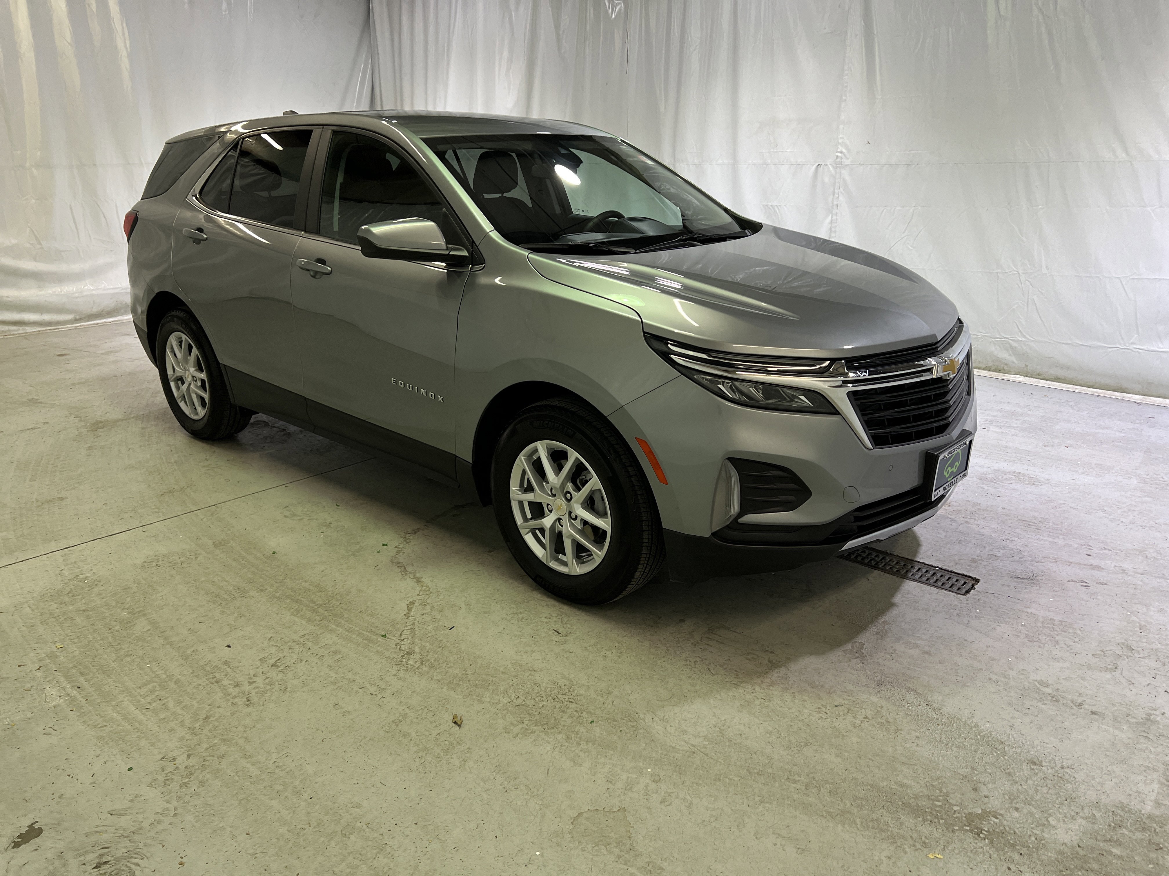 Used 2023 Chevrolet Equinox LT image 2