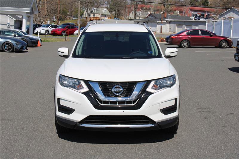 Used 2017 Nissan Rogue SV image 2