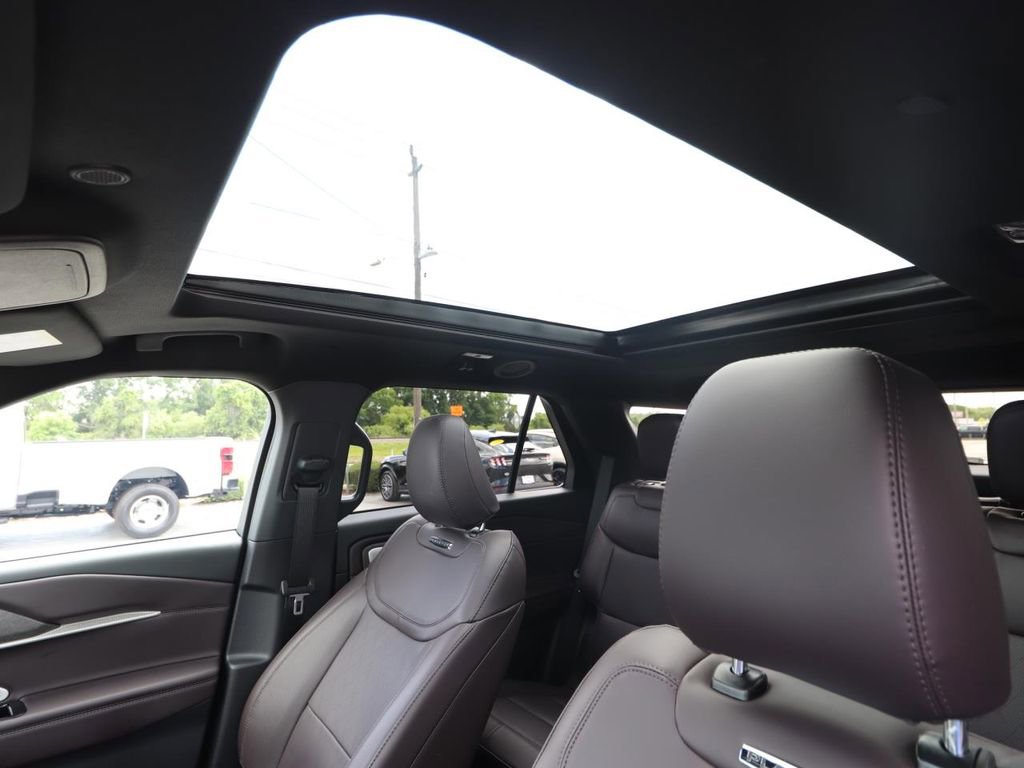 Used 2026 Ford Explorer Platinum RWD image 6