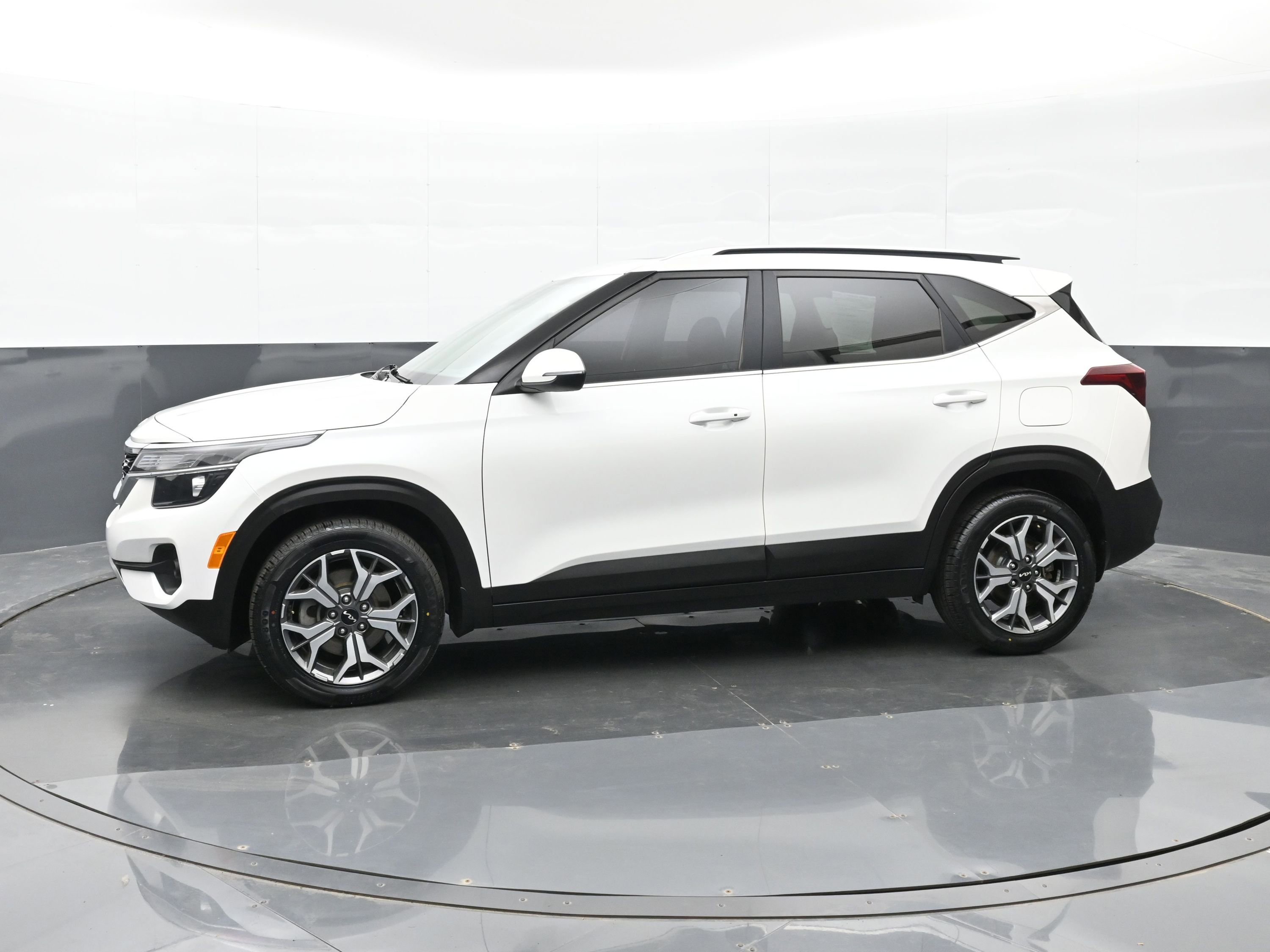 Used 2022 Kia Seltos EX AWD/4WD image 9