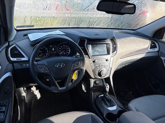 Used 2017 Hyundai Santa Fe SE AWD/4WD image 11