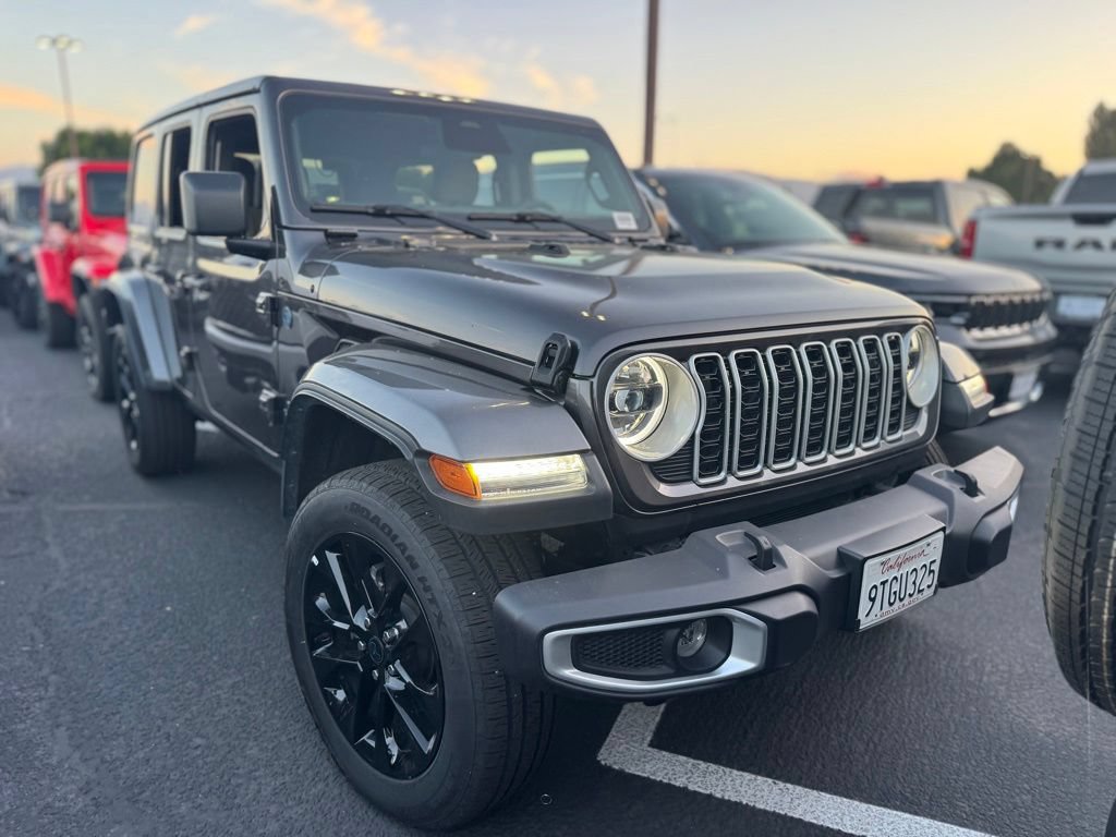Used 2025 Jeep Wrangler Unlimited Sahara w/ Safety Group AWD/4WD image 8