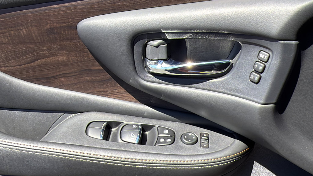 Used 2022 Nissan Murano Platinum w/ Cargo Package FWD image 22