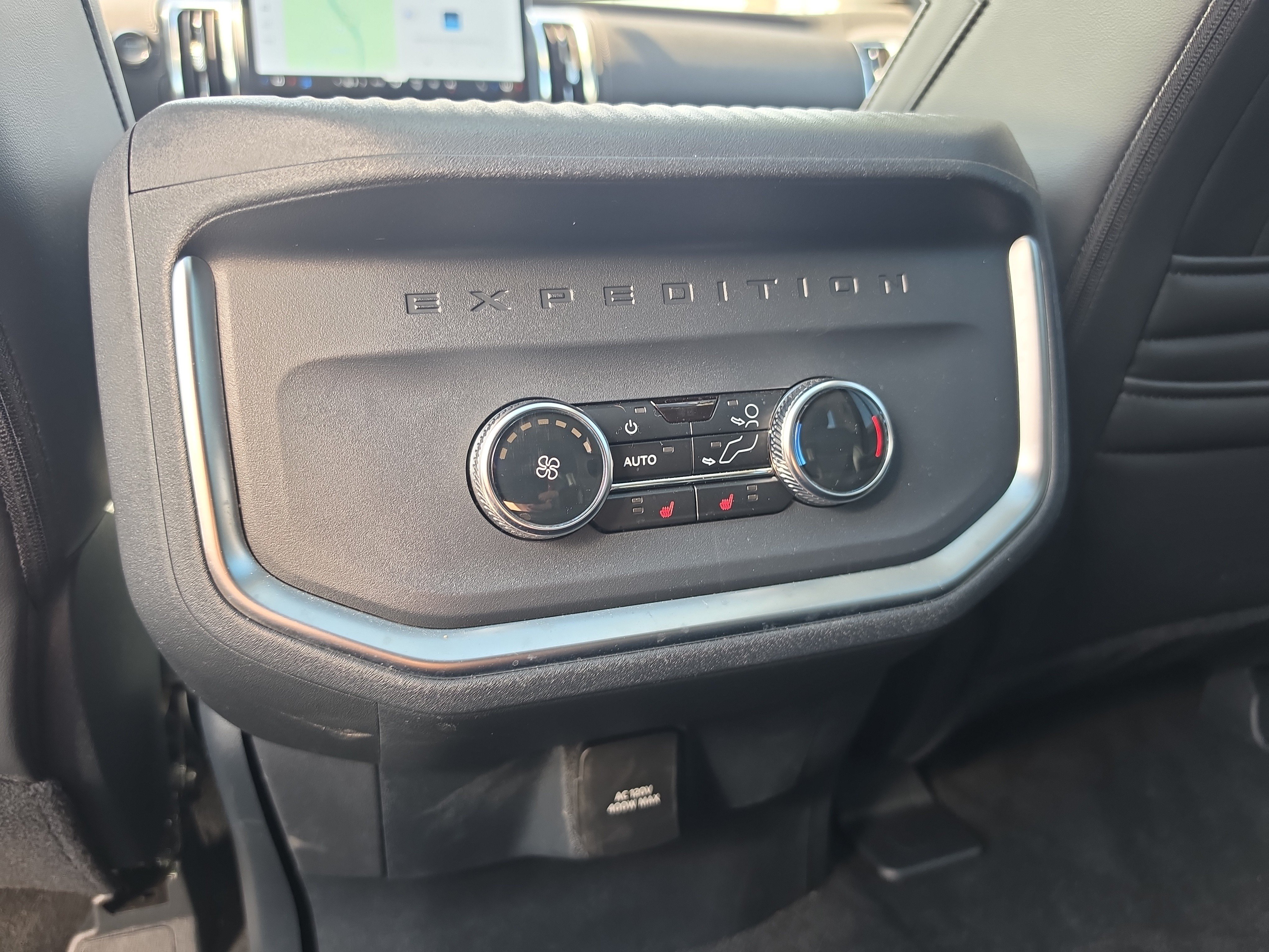 Used 2025 Ford Expedition Platinum w/ Driver's Package AWD/4WD image 13