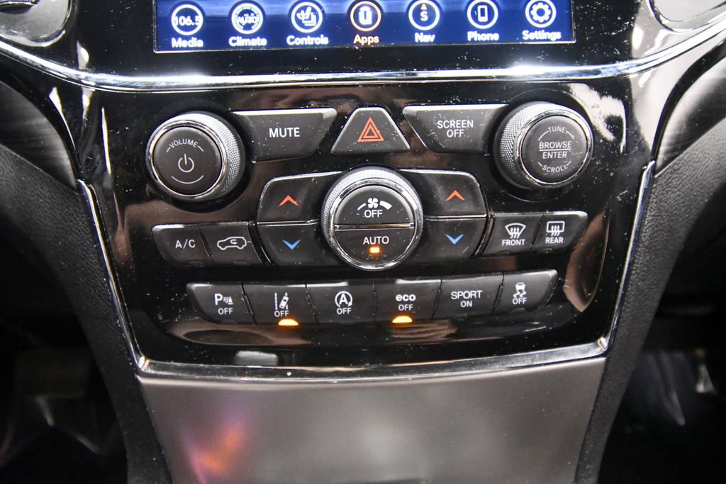 Used 2021 Jeep Grand Cherokee Altitude AWD/4WD image 27