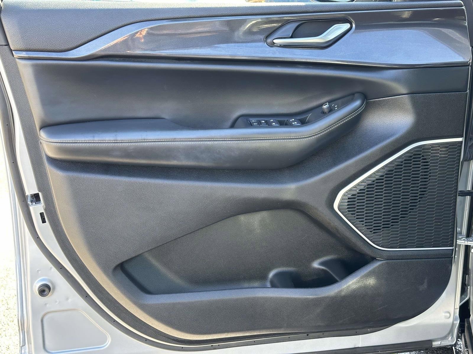 Used 2022 Jeep Grand Cherokee L Laredo image 20