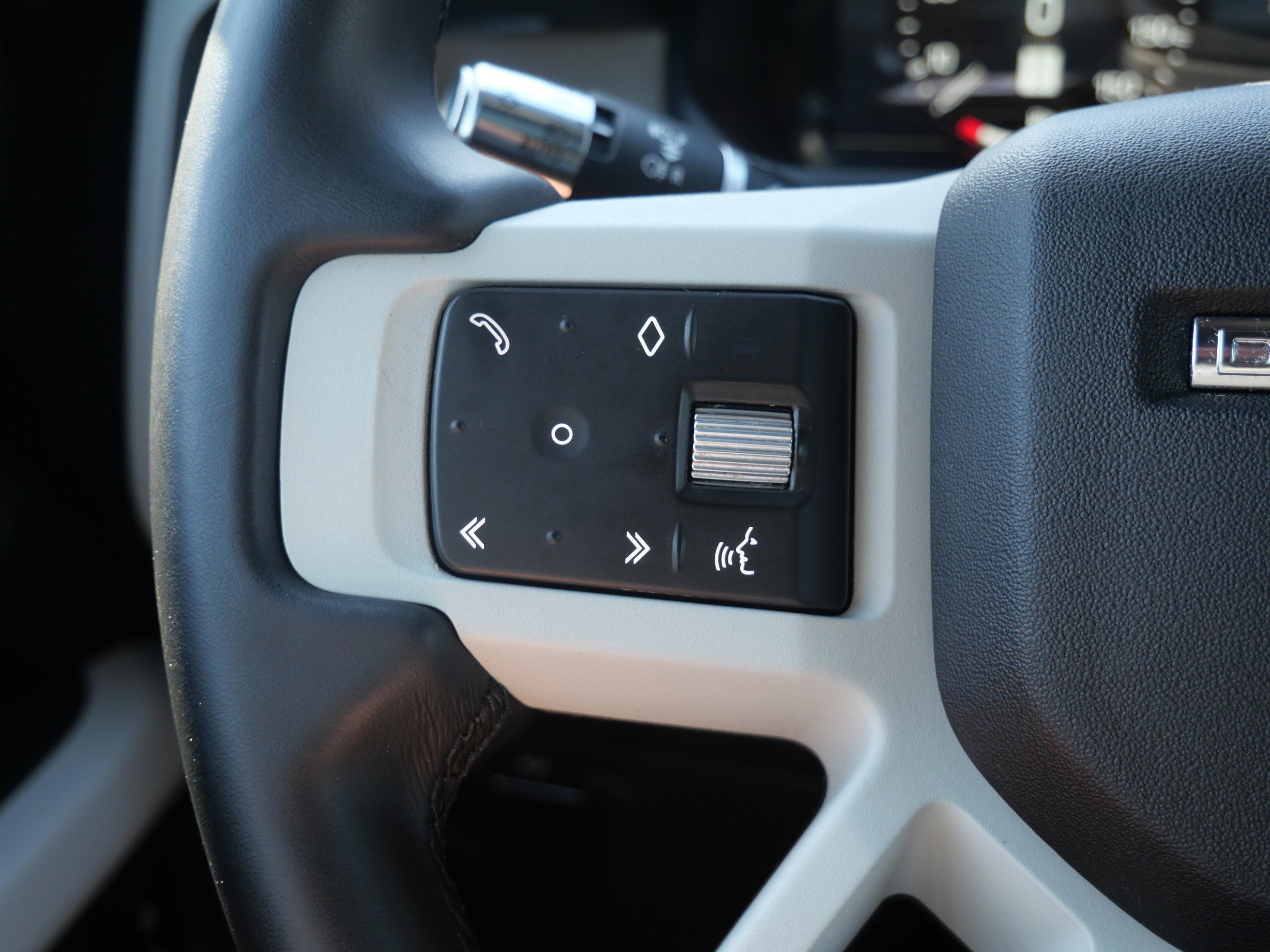 Used 2022 Land Rover Defender 110 X-Dynamic SE AWD/4WD image 25