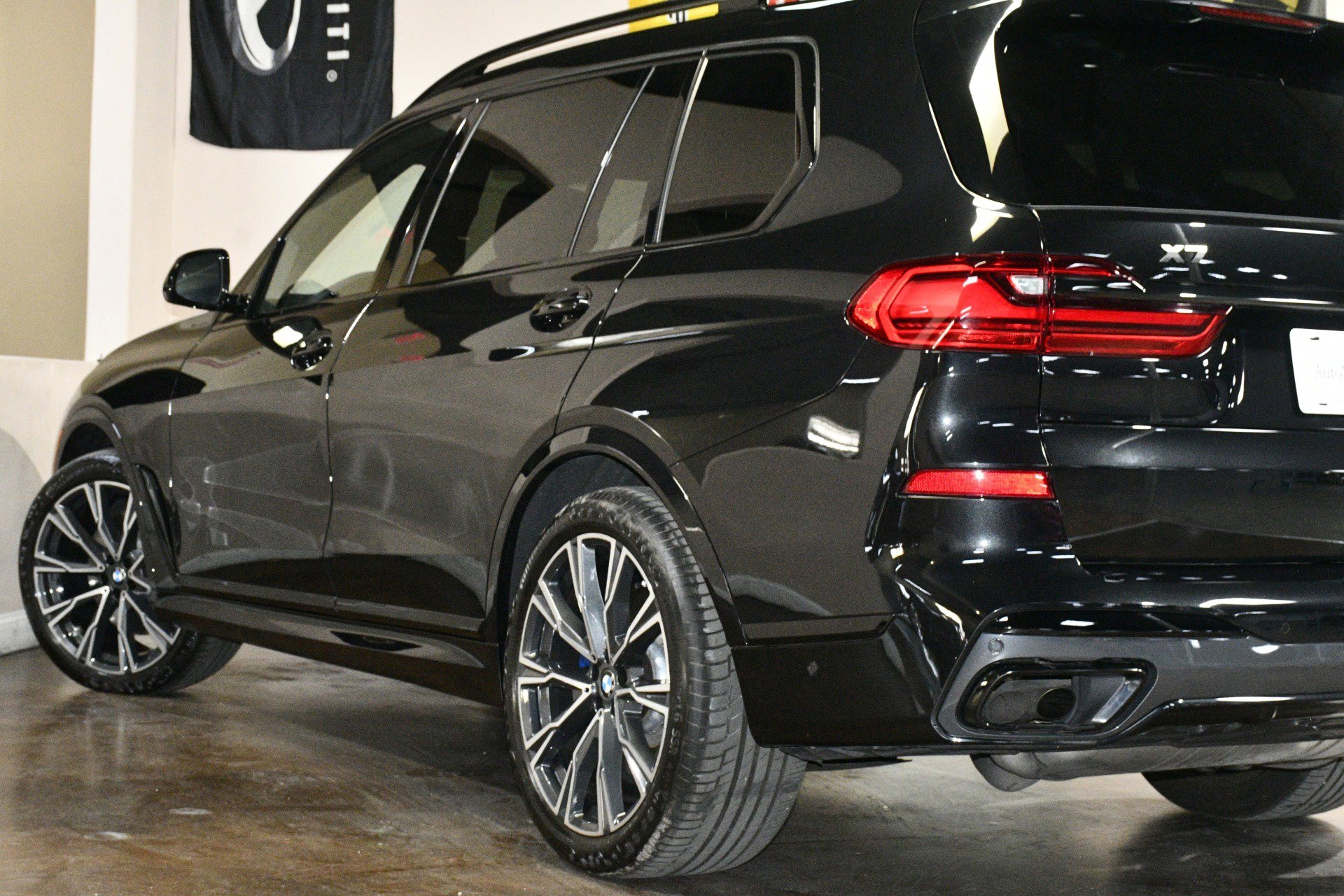Used 2022 BMW X7 M50i w/ Luxury Seating Package image 55