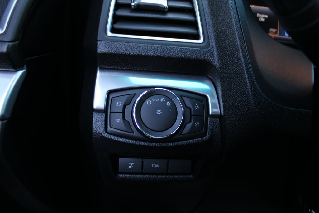 Used 2016 Ford Explorer Limited w/ Equipment Group 301A FWD image 16