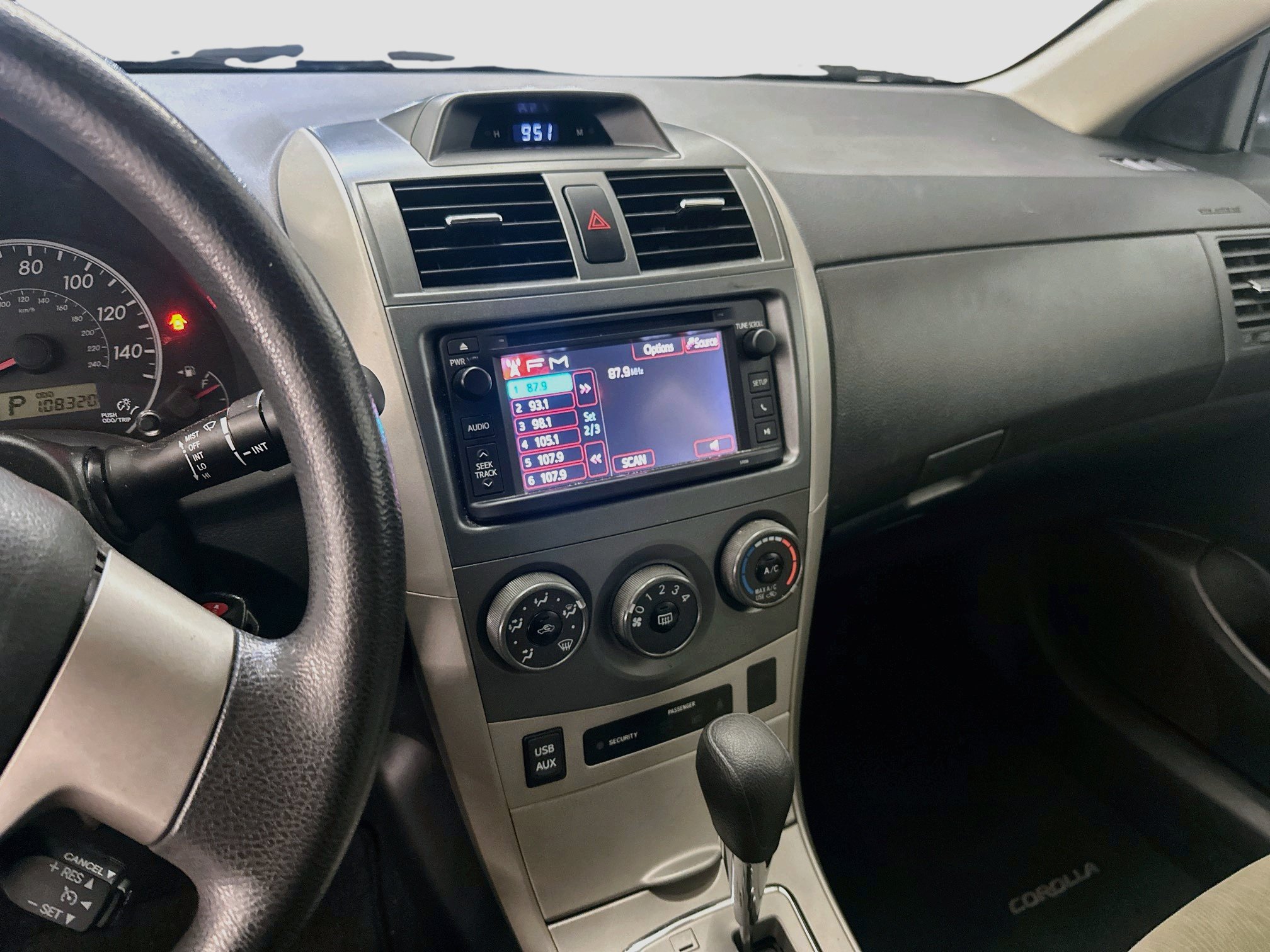 Used 2013 Toyota Corolla LE w/ Premium Pkg FWD image 24