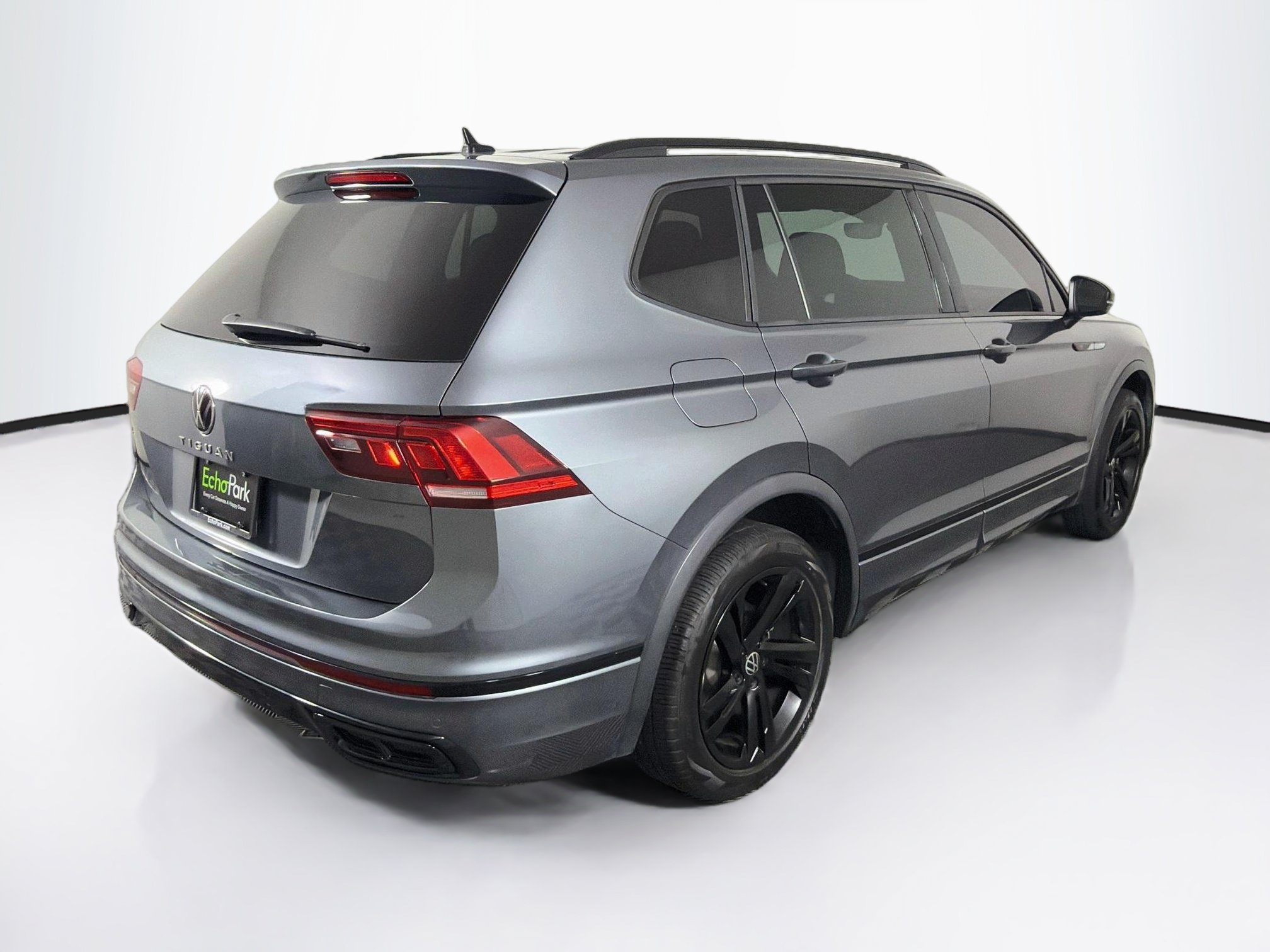 Used 2023 Volkswagen Tiguan SE R-Line FWD image 9
