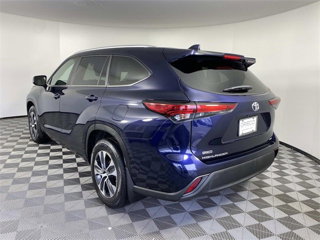 Used 2023 Toyota Highlander XLE image 6