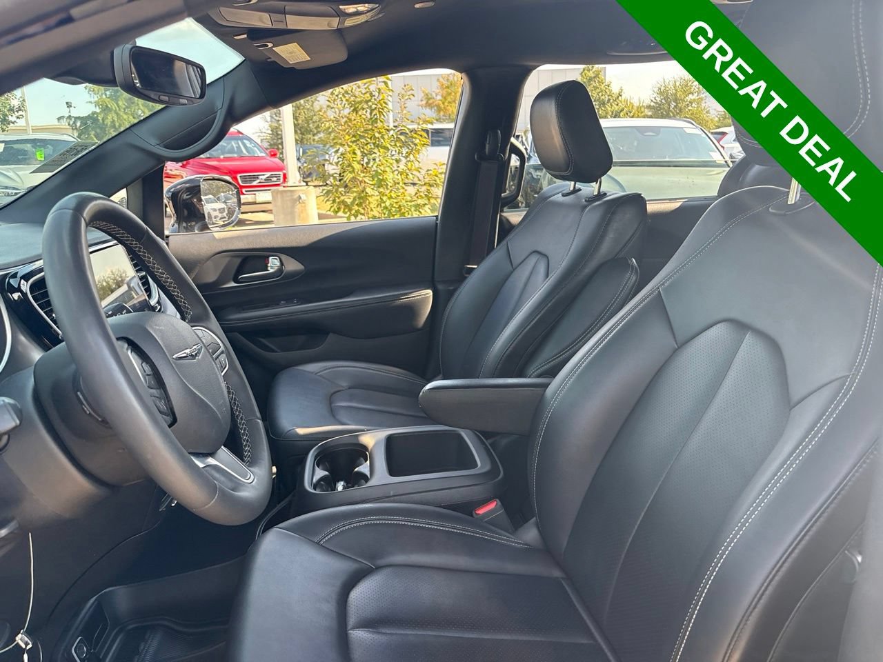 Used 2025 Chrysler Pacifica Select FWD image 16