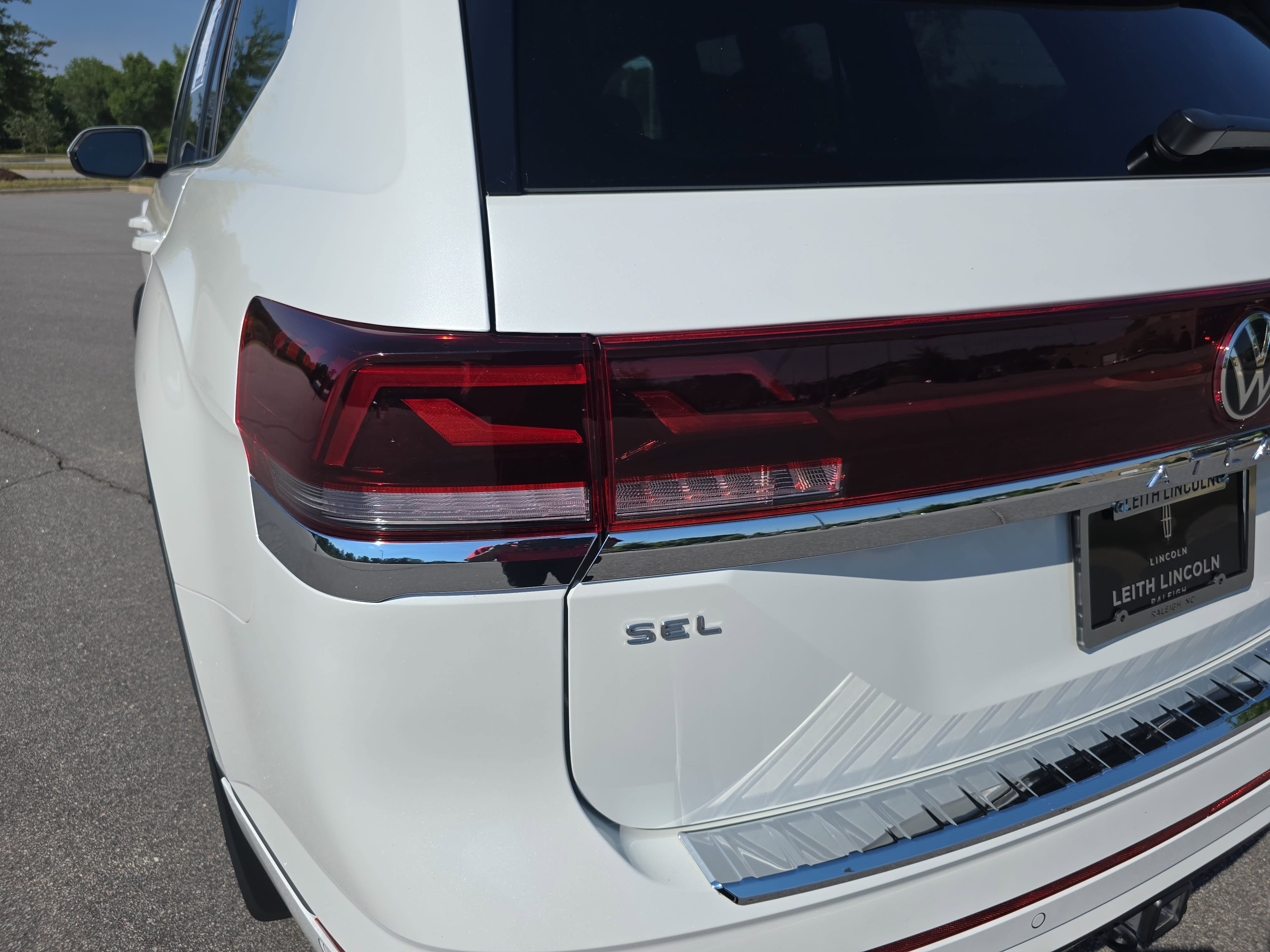 Used 2024 Volkswagen Atlas SEL Premium R-Line AWD/4WD image 35
