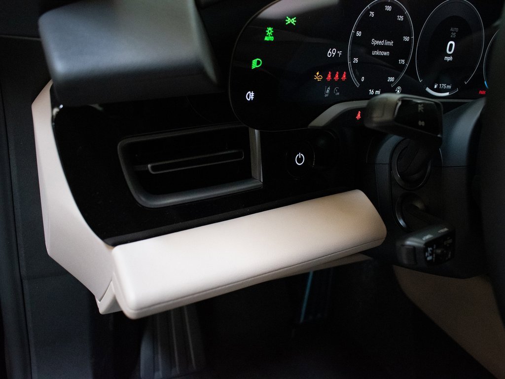 New 2025 Porsche Taycan image 21