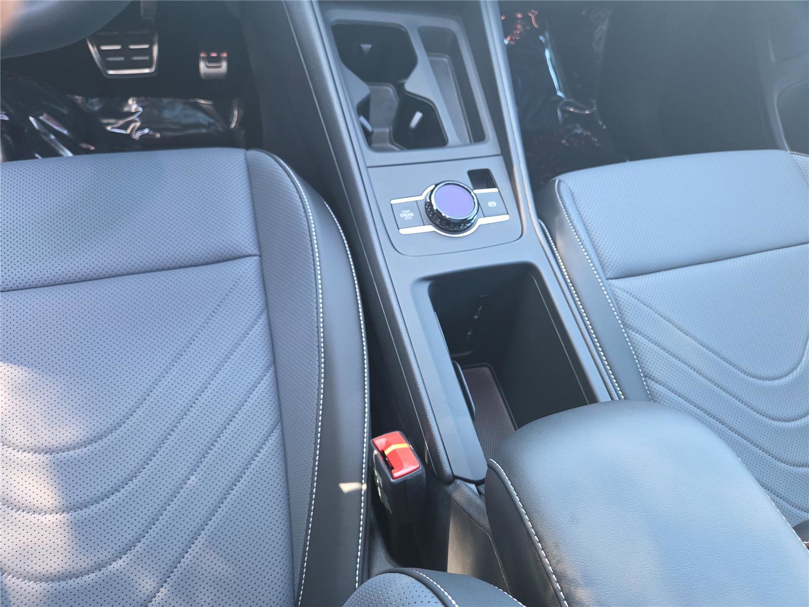 New 2025 Volkswagen Tiguan SE R-Line image 26