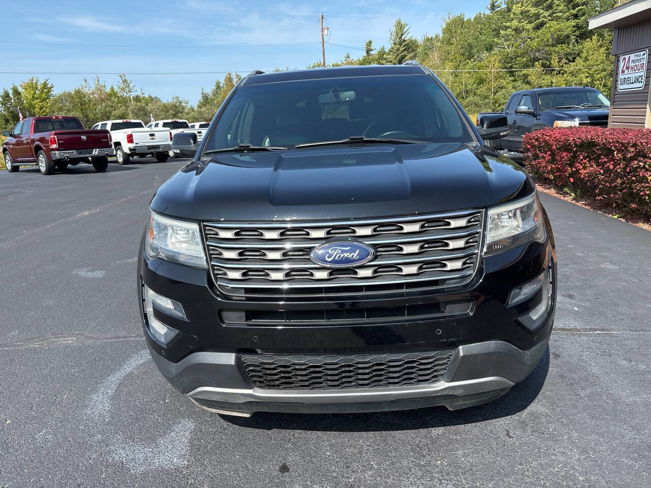 Used 2017 Ford Explorer XLT w/ Equipment Group 202A image 2
