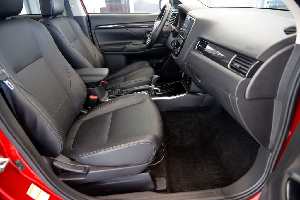 Used 2018 Mitsubishi Outlander SEL image 31
