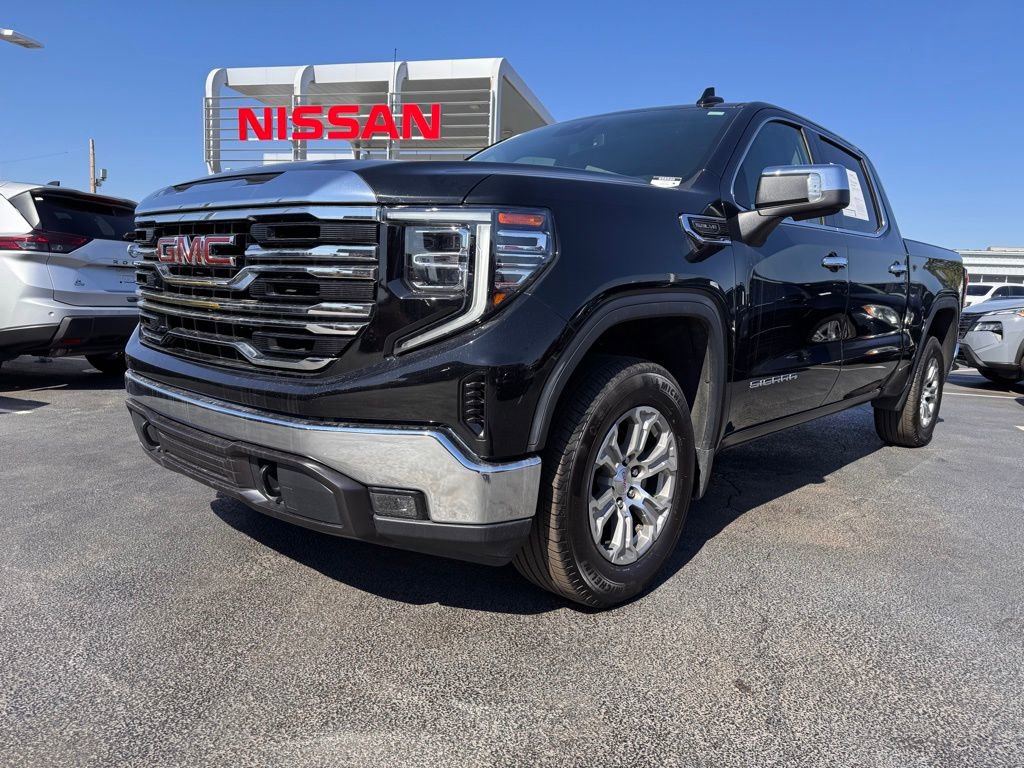 Used 2025 GMC Sierra 1500 SLT image 1