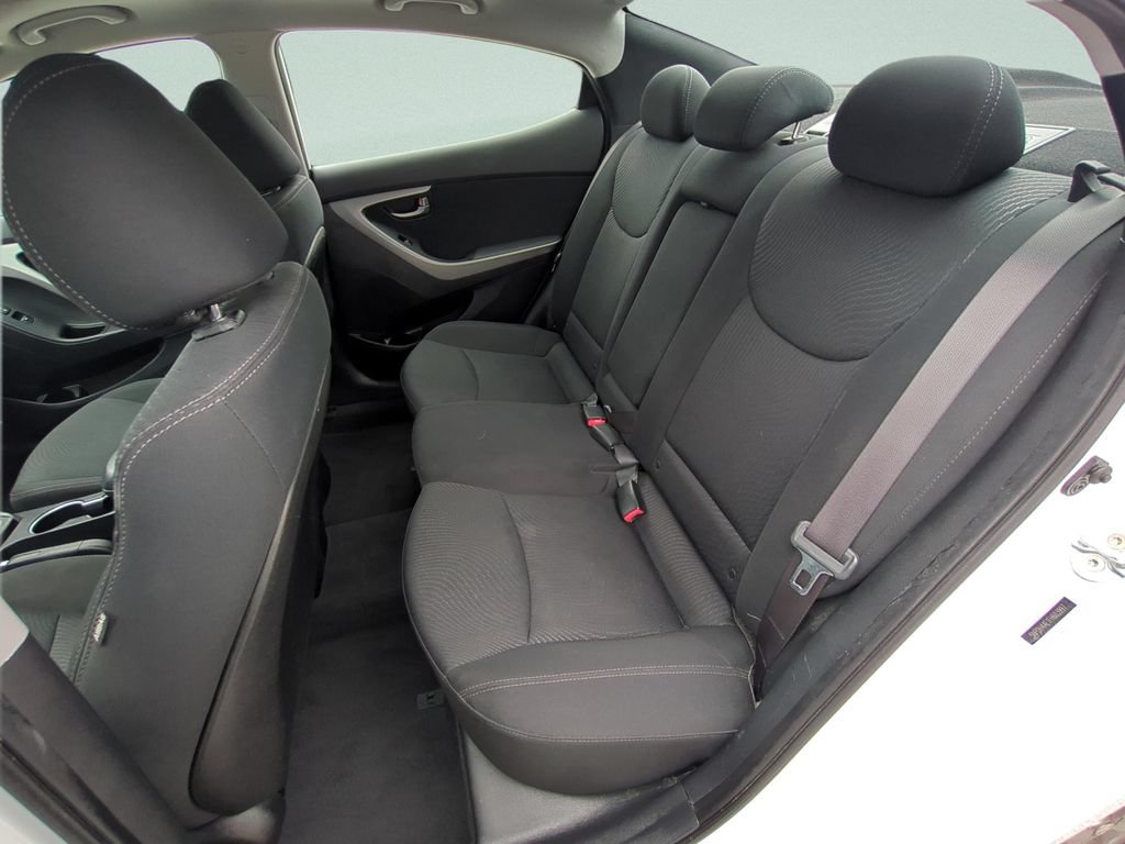 Used 2015 Hyundai Elantra SE w/ Option Group 03 FWD image 9