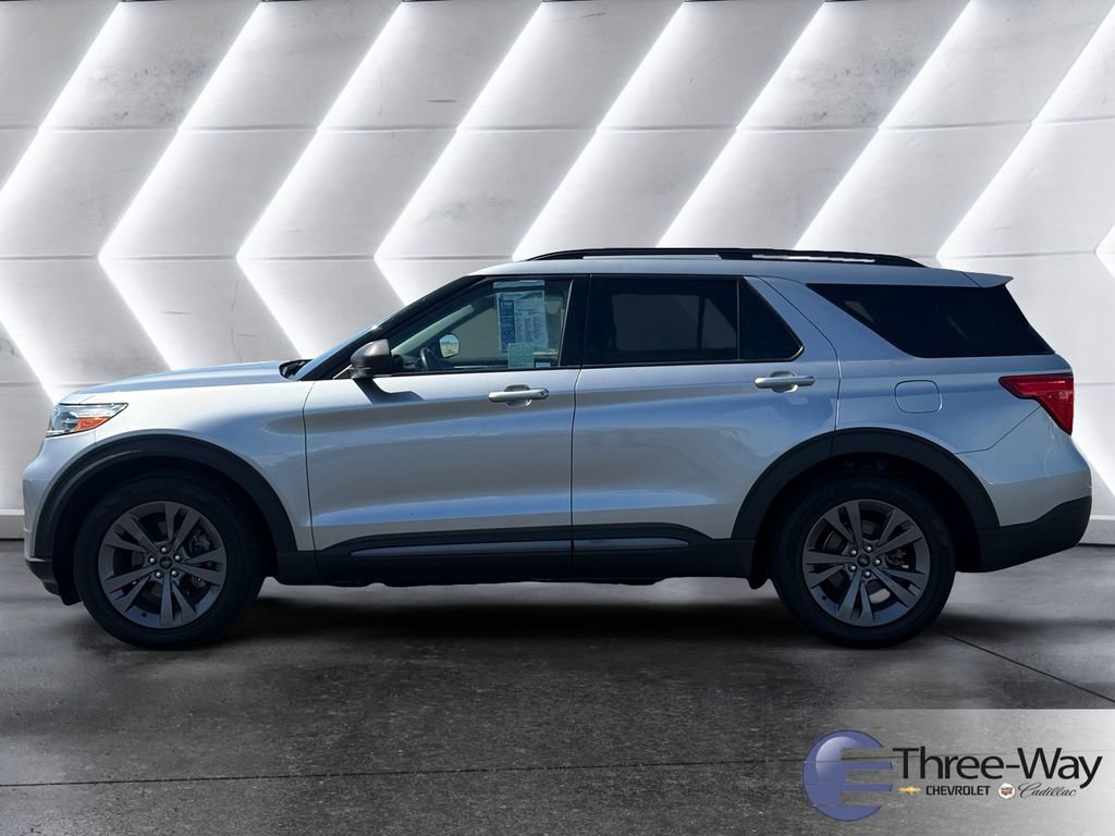 Used 2021 Ford Explorer XLT w/ Equipment Group 202A RWD image 2