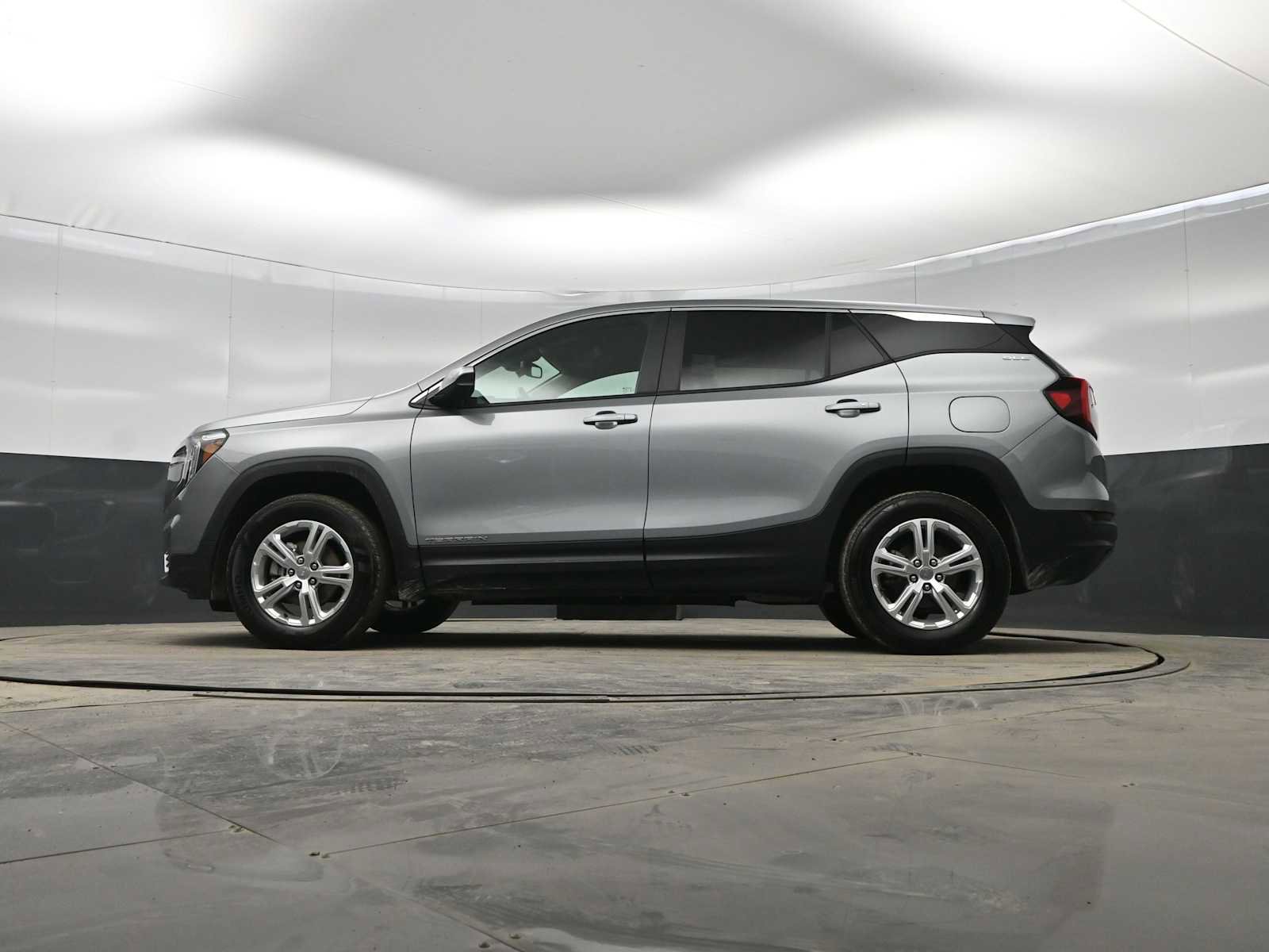 Used 2024 GMC Terrain SLE image 33