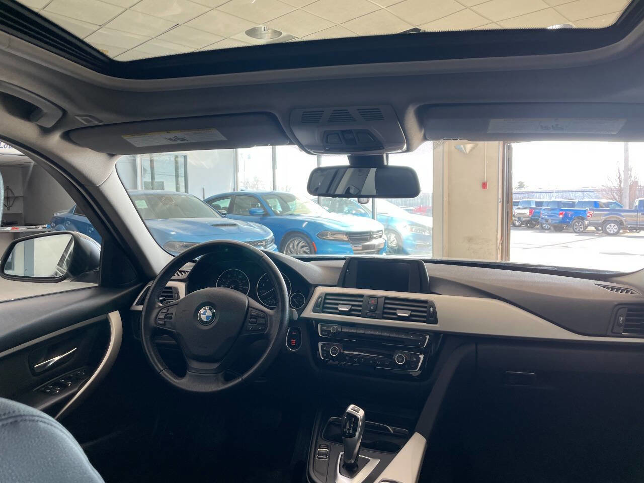 Used 2017 BMW 320i xDrive Sedan image 26